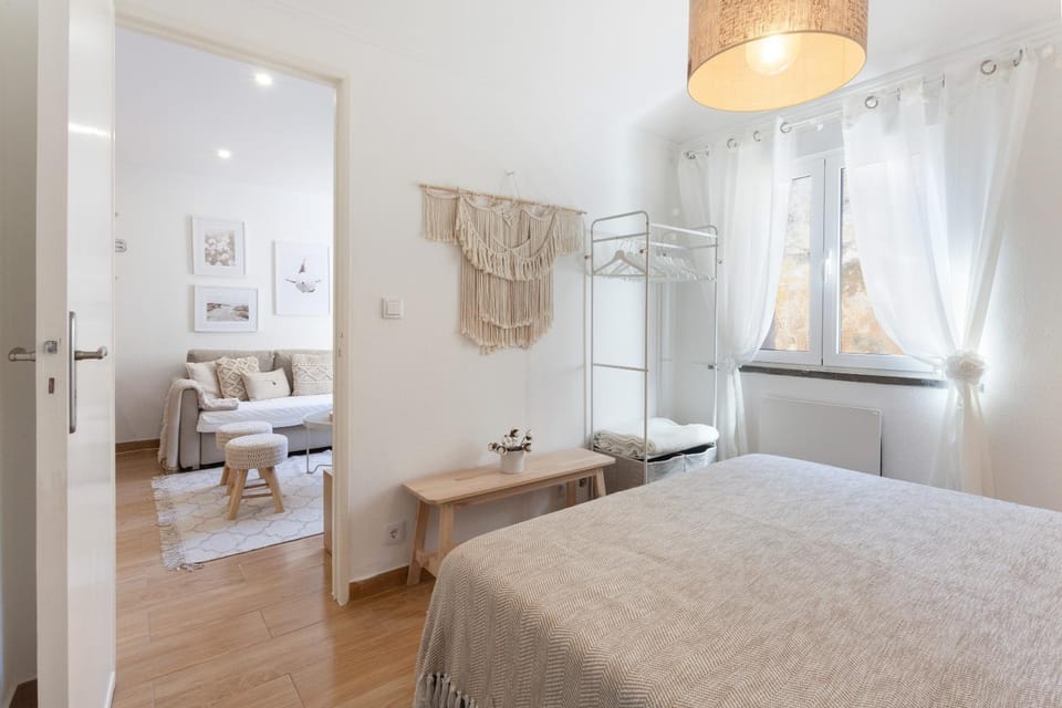 Bed, Living room, Seating area, Bedroom
