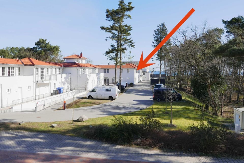 Property building, Location