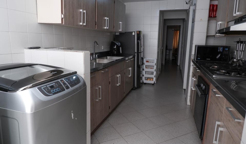 Kitchen or kitchenette, oven, washing machine