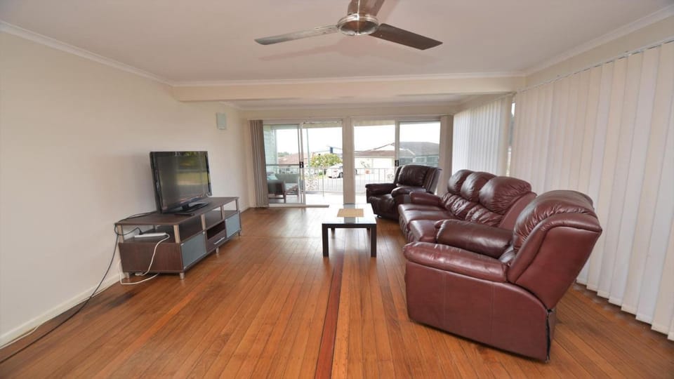 Pilot Unit 1 - Lifestyle Yamba Apartment in Yamba