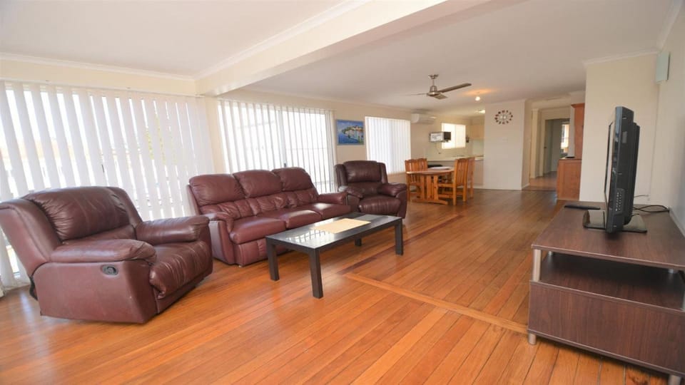 Pilot Unit 1 - Lifestyle Yamba Apartment in Yamba