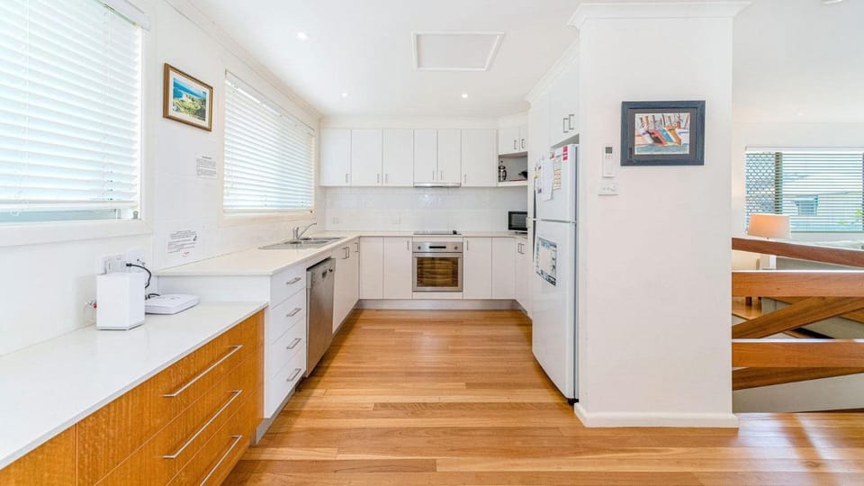 Lighthouse Unit 1 - Lifestyle Yamba House in Yamba