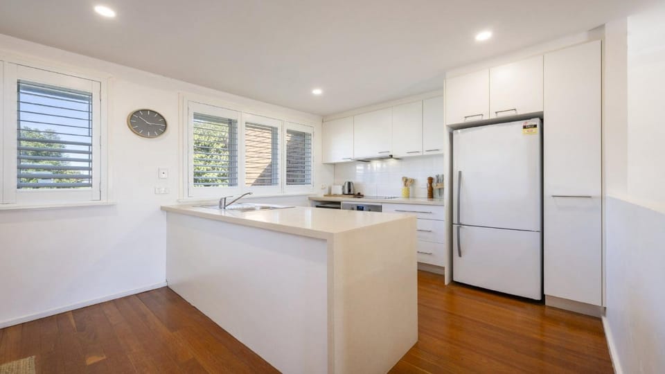 Lighthouse Unit 2 - Lifestyle Yamba House in Yamba