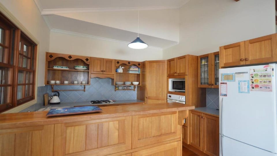 Views On Henson Lane - Lifestyle Yamba House in Yamba