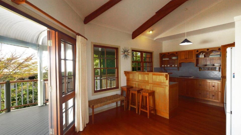 Views On Henson Lane - Lifestyle Yamba House in Yamba
