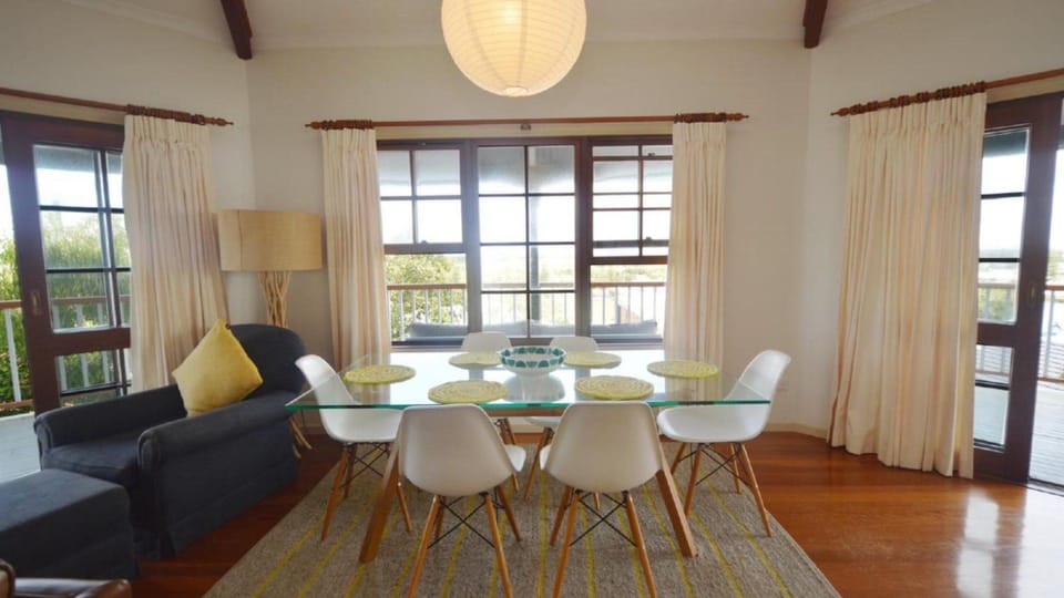 Views On Henson Lane - Lifestyle Yamba House in Yamba