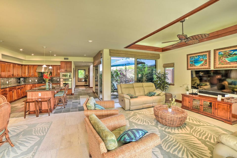 Tropical Escape w/ Pool Access ~ 1 Mile to Beach House in Mauna Lani