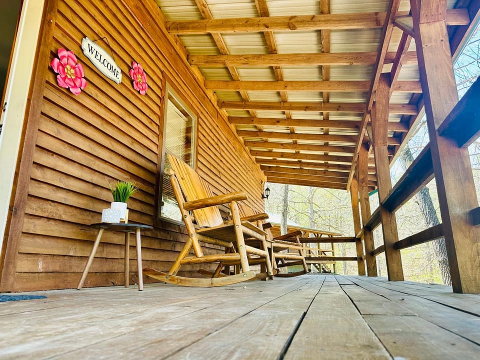 Dogwood Cabin - Giant Spa Tub, Pull Out Sofa, Peaceful Location Cabin in Arkansas
