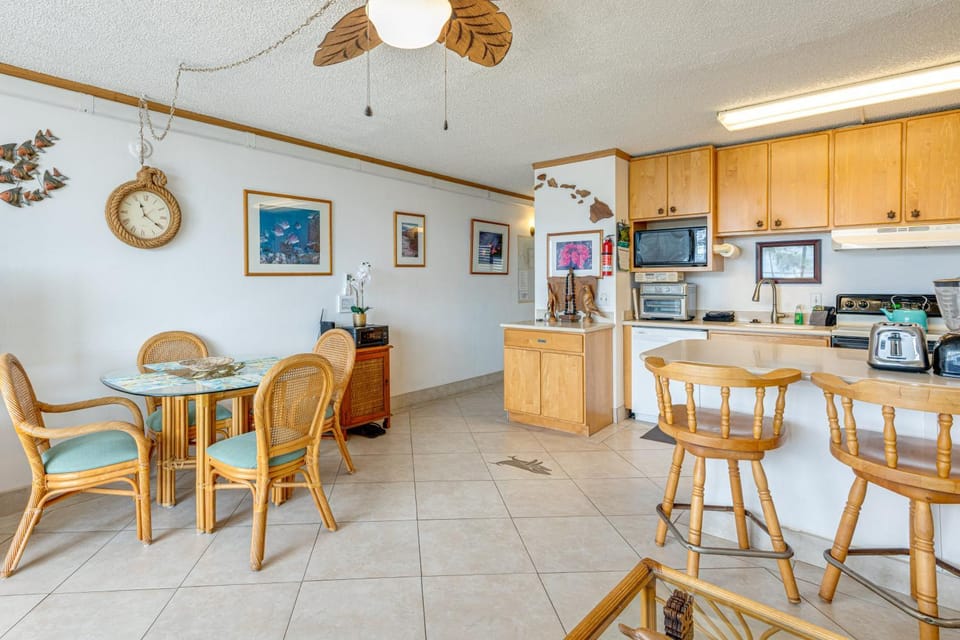 Condo w/ Private Lanai, Ocean View & On-Site Pool! House in Kihei