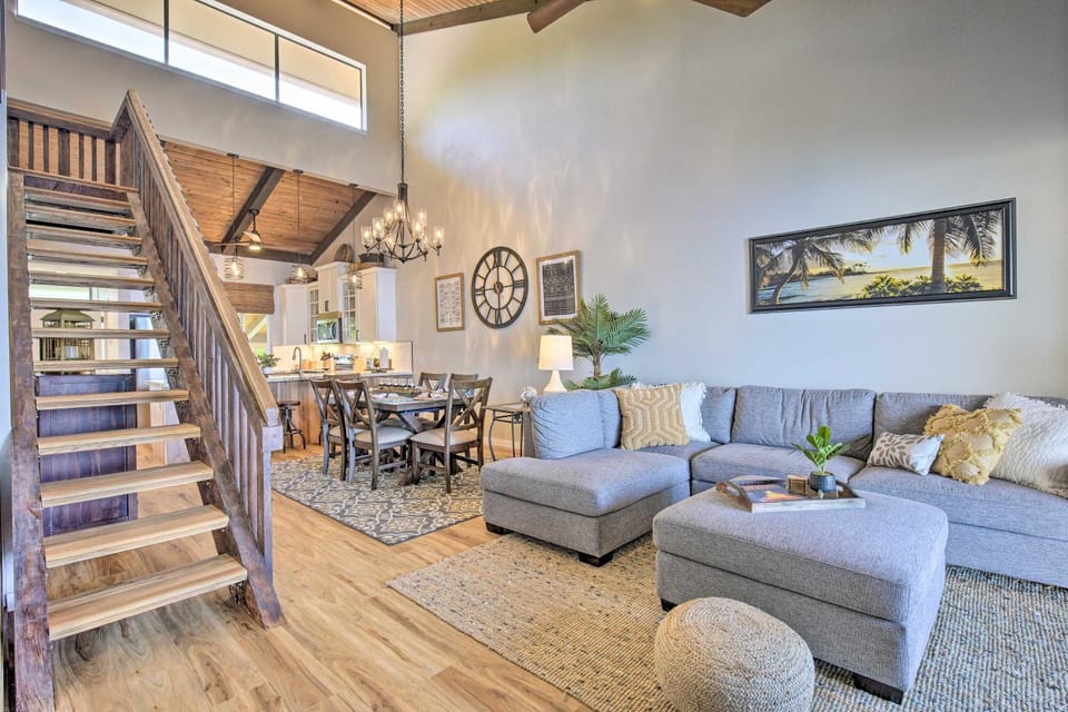 Airy Oceanfront Kailua-Kona Gem w/ Community Pool House in Big Island