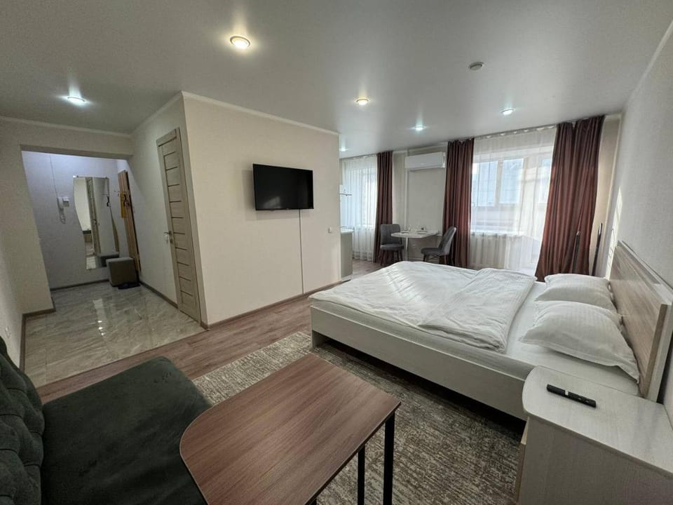 Светлые и уютные апартаменты с выходом в центральный парк Apartment in Kazakhstan