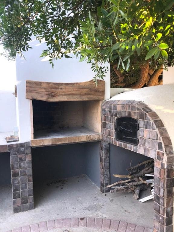 BBQ facilities, Inner courtyard view