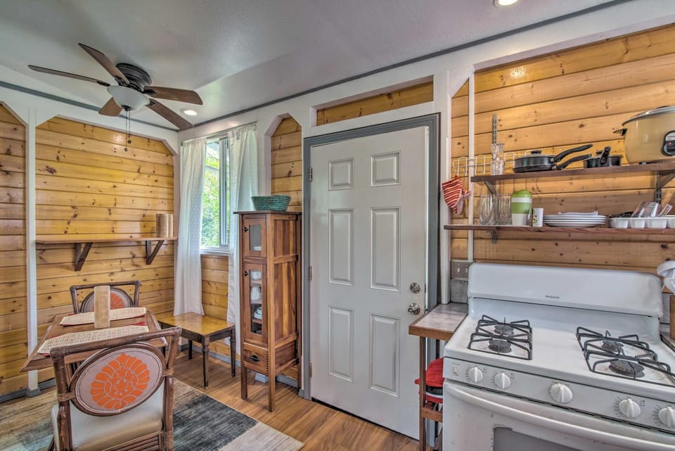 Cozy Pahoa Hideaway Near Black-Sand Beaches! Apartment in Leilani Estates