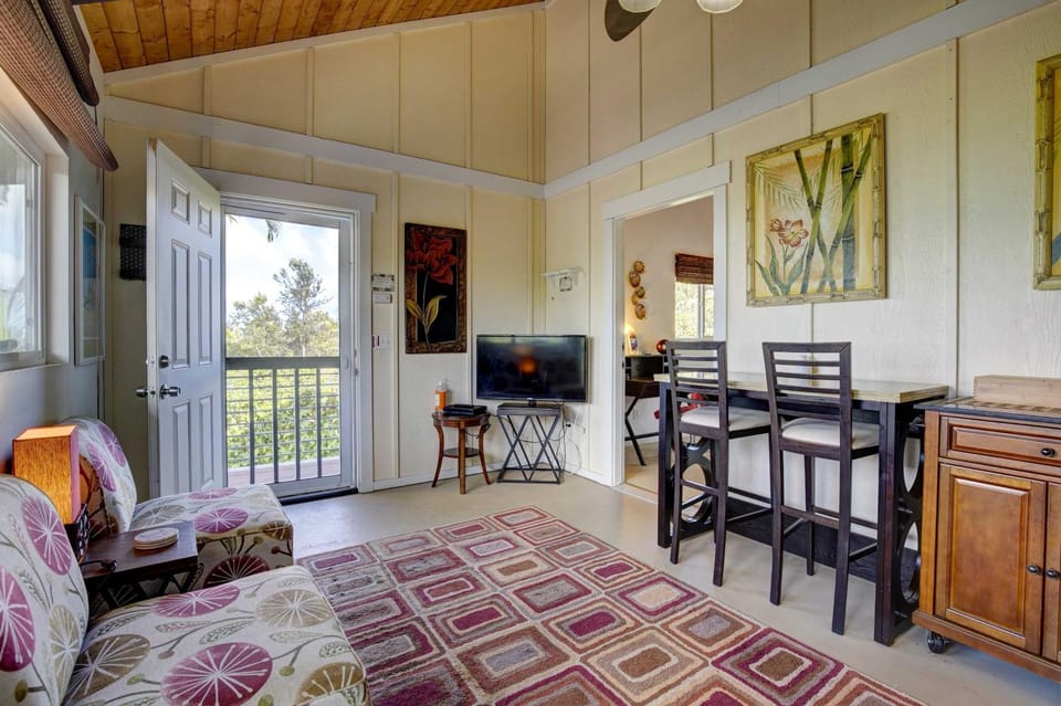 Charming Kailua-Kona Apartment Near Hiking and Golf! House in Kalaoa