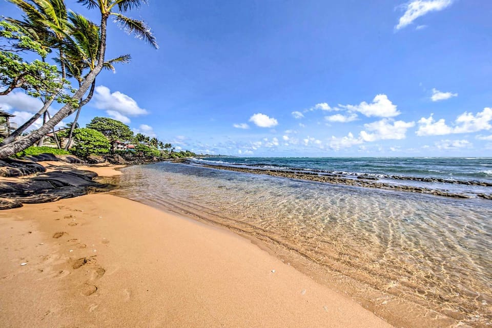 Waipouli Beachfront Condo w/ Balcony + Ocean Views House in Kauai