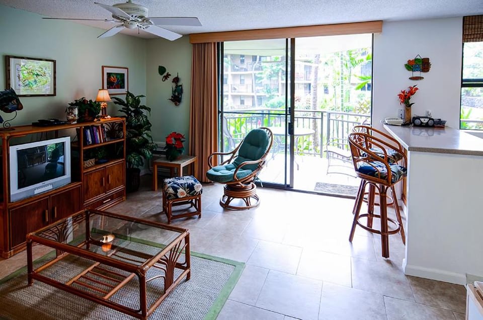 Oceanview Kailua-Kona Condo with Private Balcony! Apartment in Holualoa