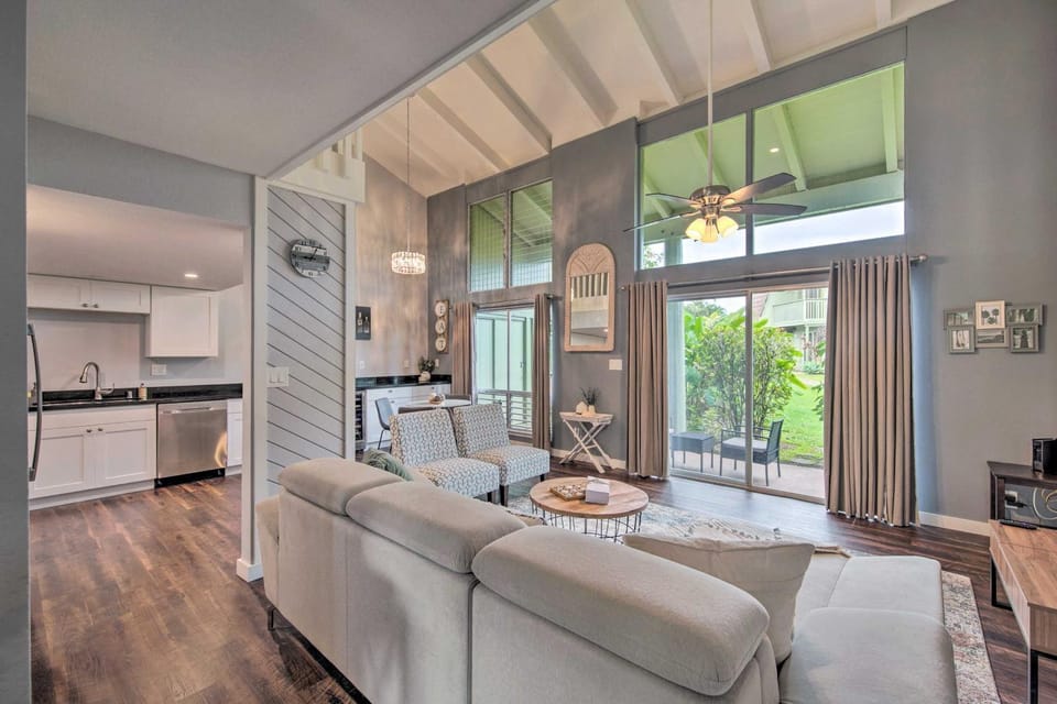 ‘Coastal Escape’ Condo w/ Pool, Near Beaches! House in Princeville