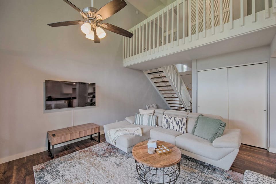 ‘Coastal Escape’ Condo w/ Pool, Near Beaches! House in Princeville