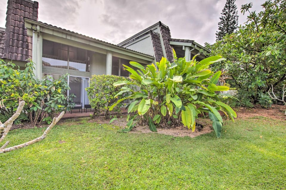 ‘Coastal Escape’ Condo w/ Pool, Near Beaches! House in Princeville
