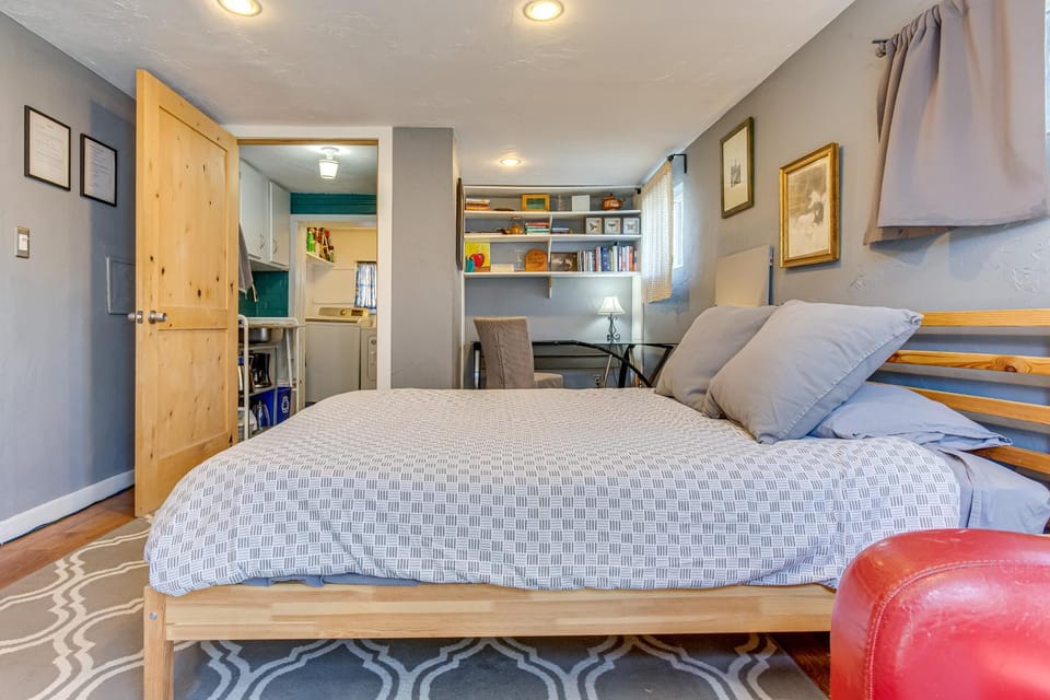 Platt Park Studio w/ Patio: Walkable Location! Apartment in Denver