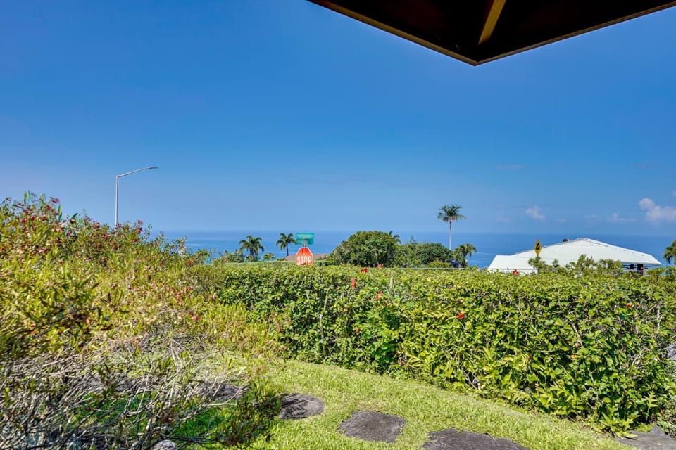 Kona Coast Hideaway w/ Patio & Pacific Ocean Views House in Holualoa