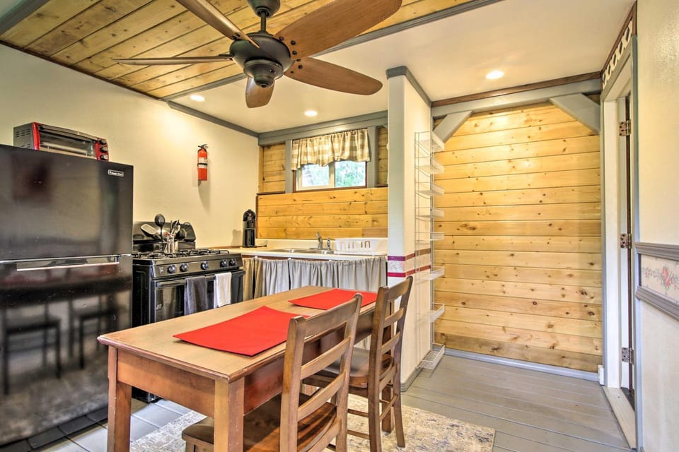 Idyllic Pahoa Paradise: Hike, Swim & Explore! House in Leilani Estates