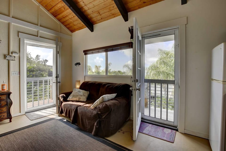 Cozy Kona Coast Apt with Lanai about 8 Miles to Beach! House in Kalaoa