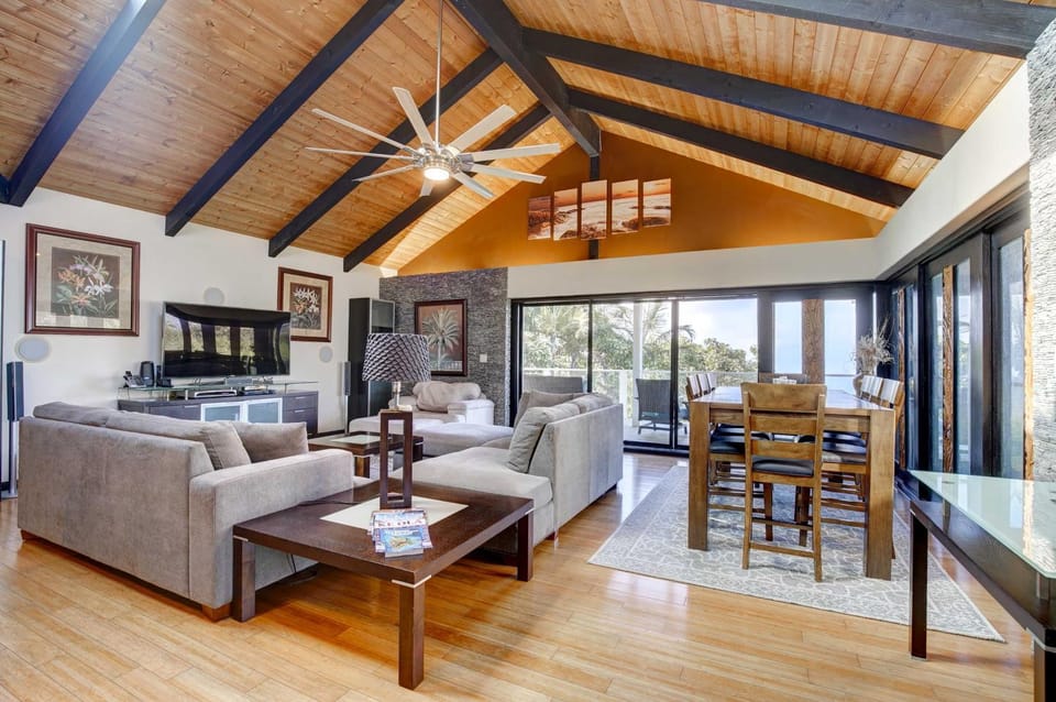 Kailua-Kona House with Balcony and Ocean Views! House in Kalaoa