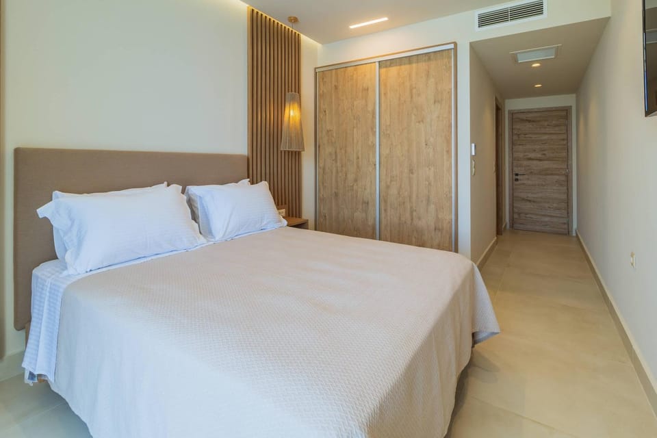 Bed, Photo of the whole room, Bedroom, wardrobe, air conditioner
