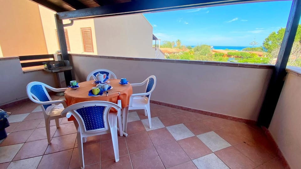 Patio, Day, Natural landscape, View (from property/room), Balcony/Terrace, Living room, Seating area, Dining area, Sea view