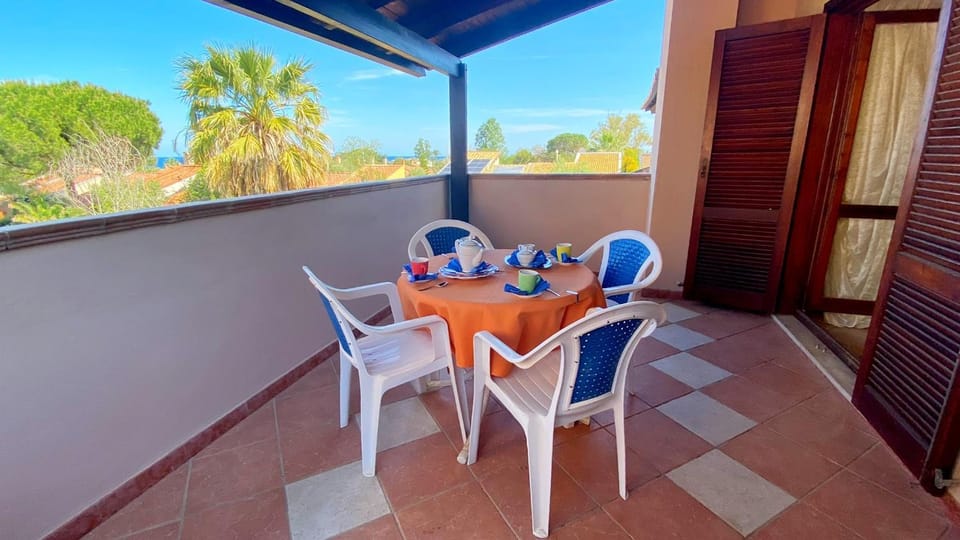 Patio, Day, View (from property/room), Balcony/Terrace, Living room, Seating area, Dining area