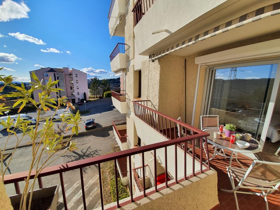 Property building, Street view