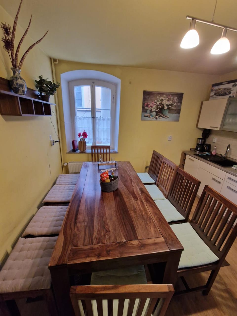 Dining area, kitchen