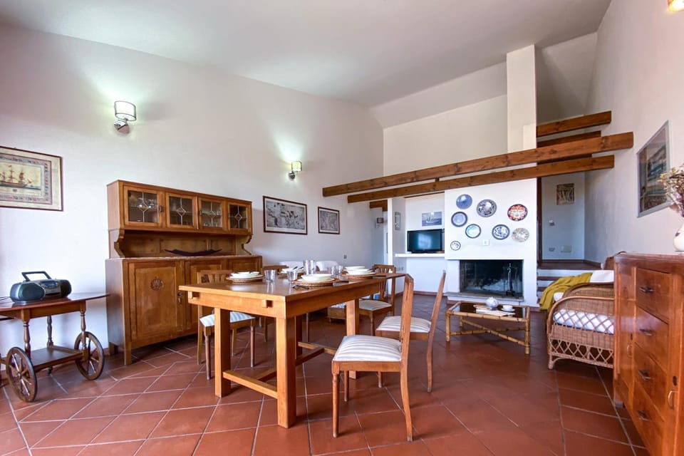 TV and multimedia, Living room, Dining area