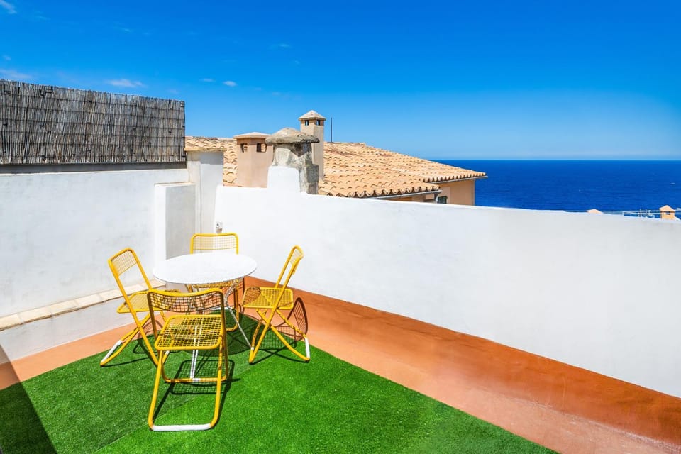 Property building, Balcony/Terrace, Living room