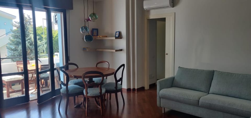 Garden, Lounge or bar, children, young children, older children, group of guests, Family, locker, air conditioner