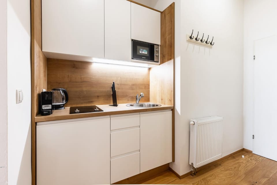 Kitchen or kitchenette, Communal kitchen