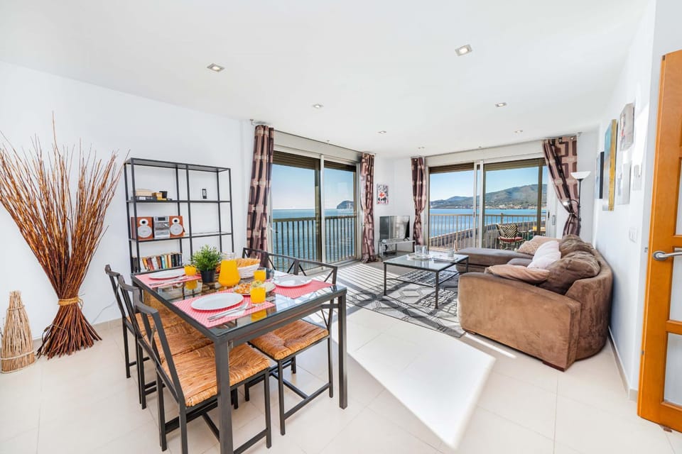 Communal lounge/ TV room, Living room
