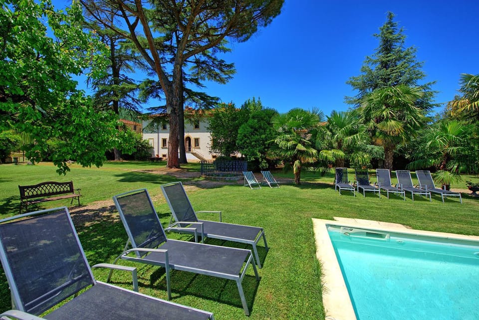 Garden, Garden view, Pool view, Swimming pool, sunbed