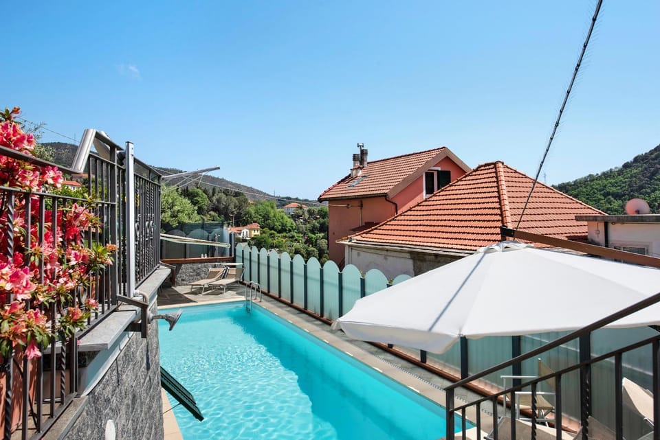 Property building, Swimming pool