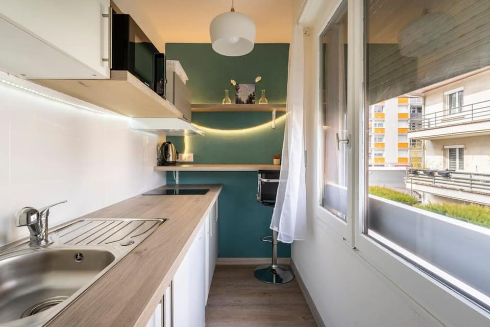 Kitchen or kitchenette