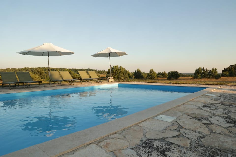 Pool view, Swimming pool, sunbed