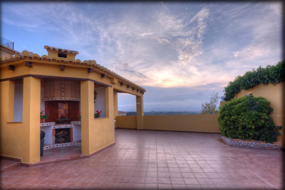 Patio, BBQ facilities, Balcony/Terrace
