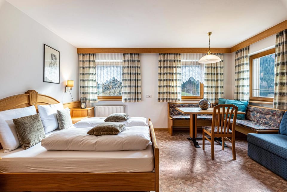 Living room, Bedroom