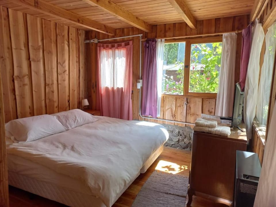 Cabaña La Confluencia, a metros del Río Quemquemtreu y del Río Azul Apartment in Los Lagos, Chile