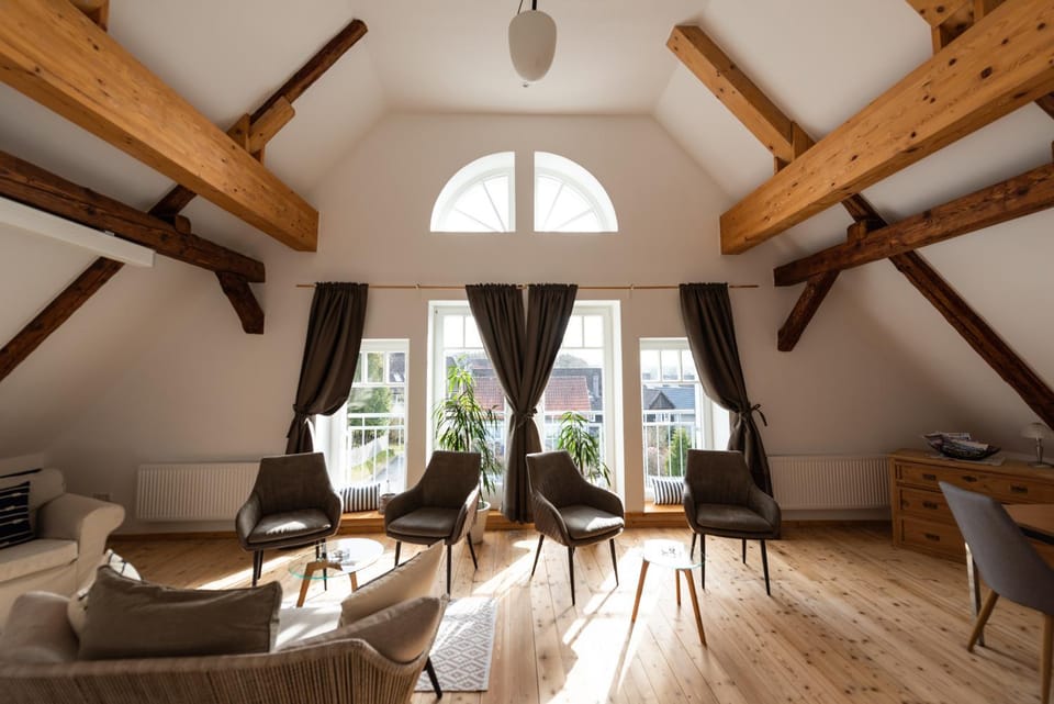 Lounge or bar, Seating area