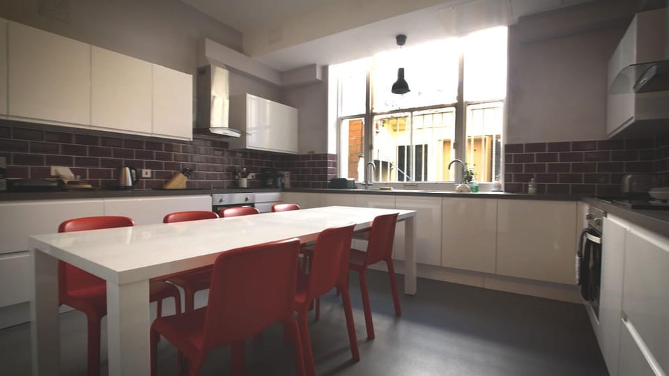 Kitchen or kitchenette, Business facilities, Dining area, Communal kitchen, Breakfast