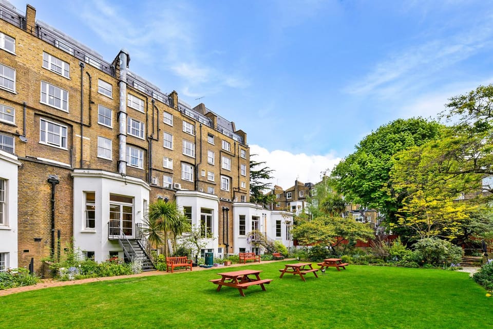 Property building, Neighbourhood, Garden, Breakfast