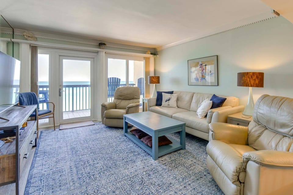 ‘Emerald Dreams’ Beach & Lakefront West PCB Condo House in Sunnyside
