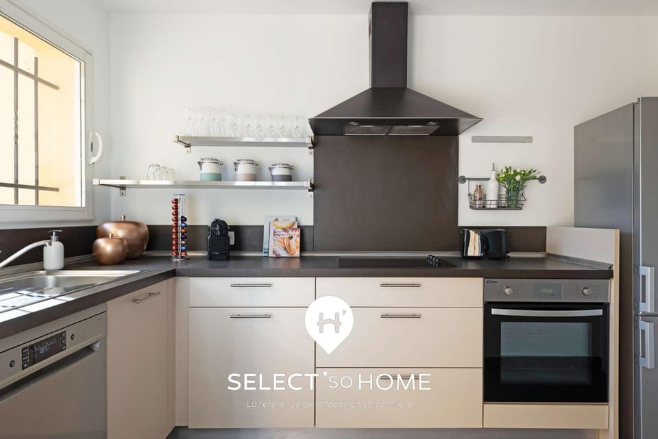 Kitchen or kitchenette, dishwasher, oven, pet friendly, stove, toaster